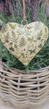 Load image into Gallery viewer, Flower Heart Hanger
