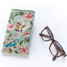 Load image into Gallery viewer, Floral And Feathered Glasses Case
